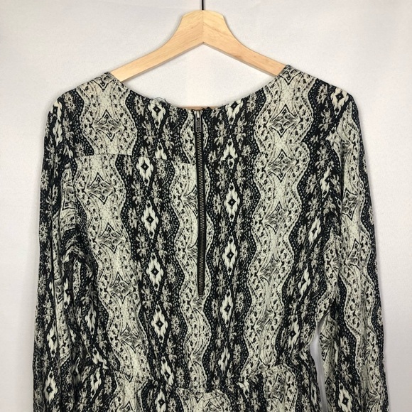 Volcom Black & White Printed V-Neck Long Sleeve Romper M - Picture 8 of 9